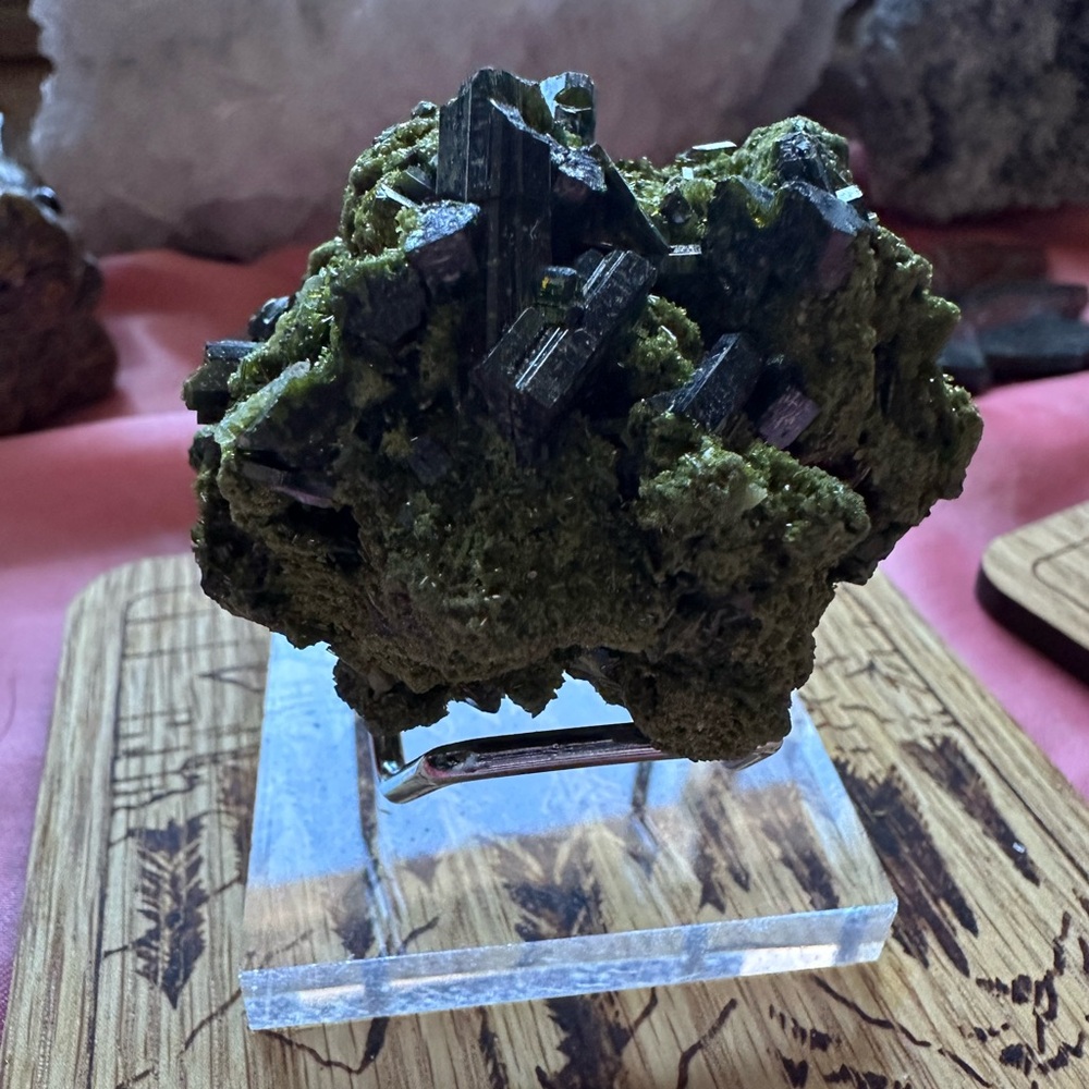 💚 Epidote Mineral Specimen